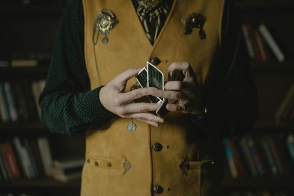 Le mentalisme à lyon : plongez dans l'univers d'hugo marceau